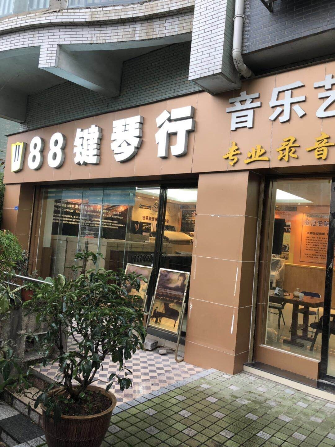 5cd90b4890d56.jpg